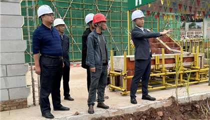 向诚、石镇槐暗访工程项目建设和企业运营治理工作